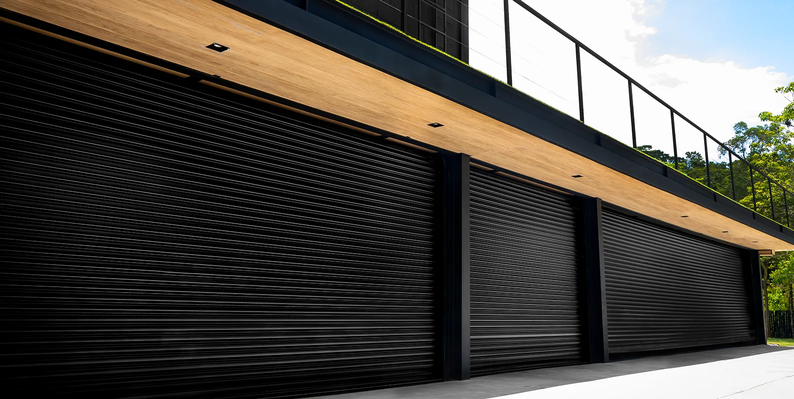 Porta de enrolar automática em aço – Grupo Premium Curitiba